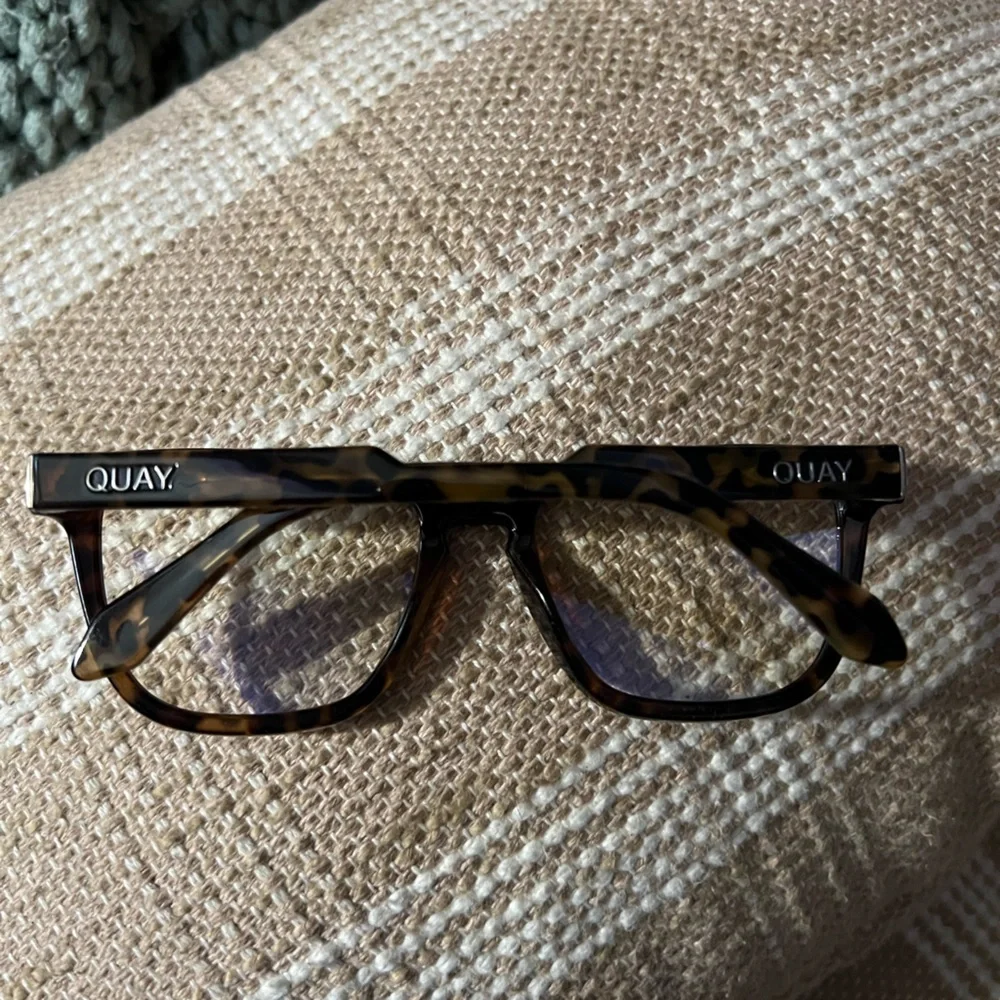 Quay Hardwire Bluelight Glasses - Picture 2 of 4